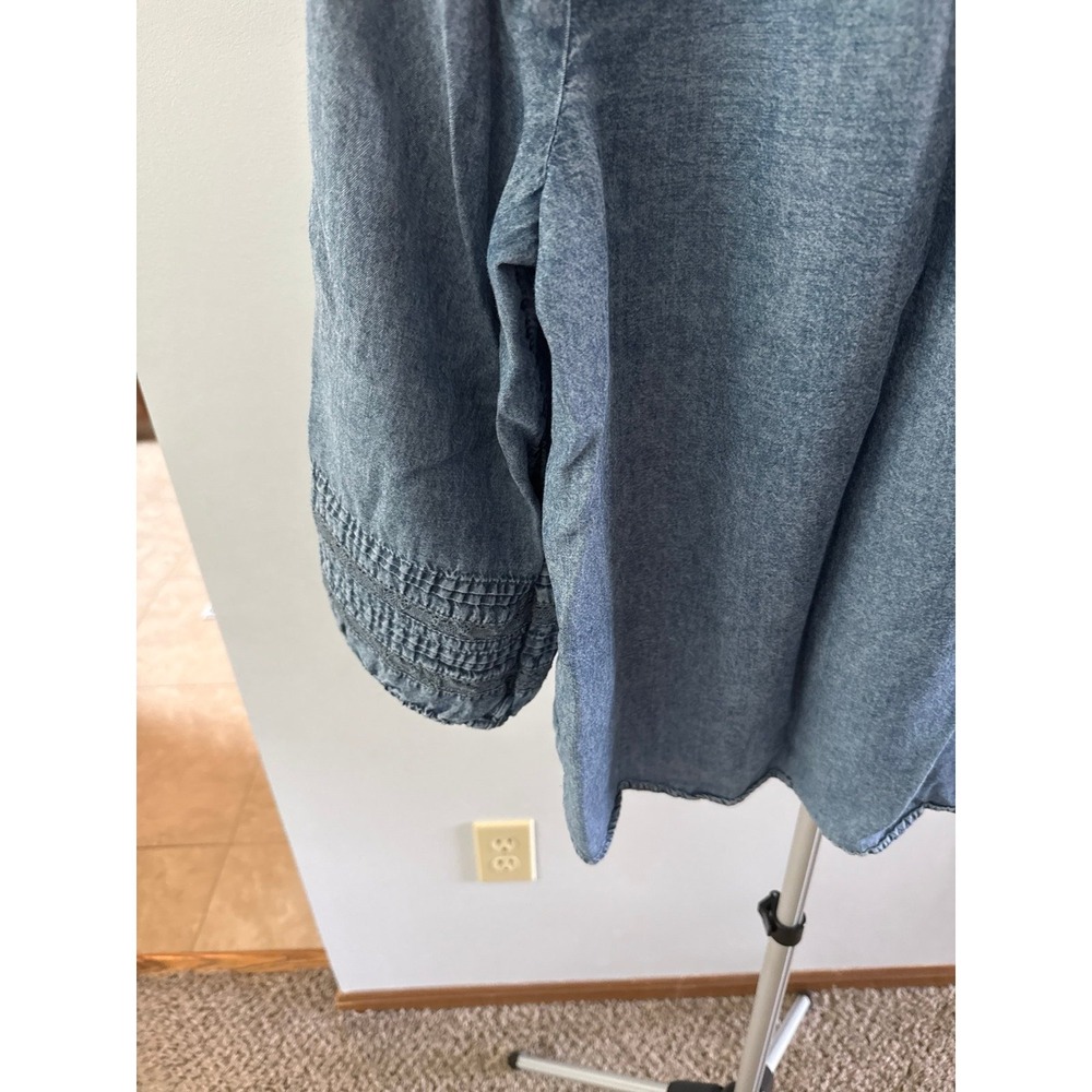 LC Lauren Conrad Women's Long Sleeve Lightweight Blue Denim Blouse Size Medium - Picture 7 of 10